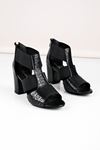 Benoda Kadın Lazer Kesim Lastik Detaylı Arkası Fermuarlı Topuklu Ayakkabı-siyah
